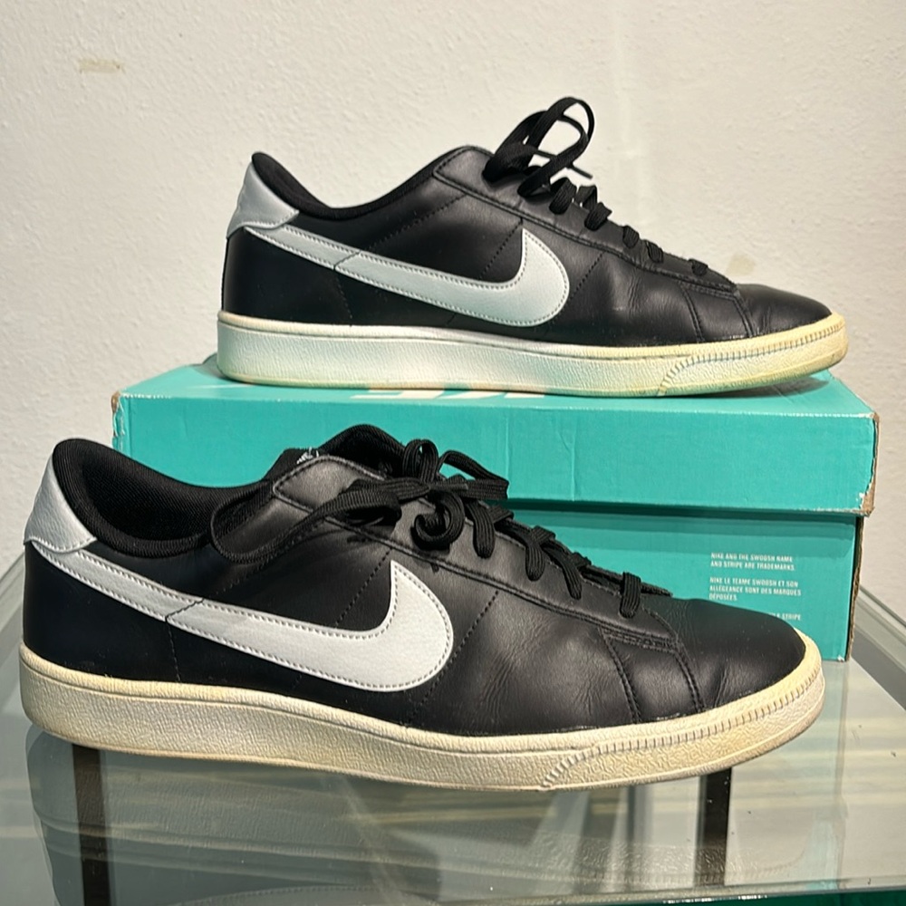 Nike Court Royale Black with white stripe 10.5